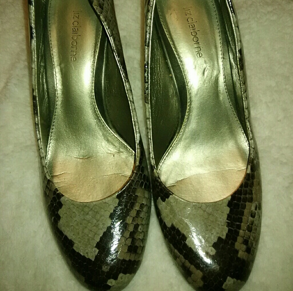 Shoes - Picture 3 of 4